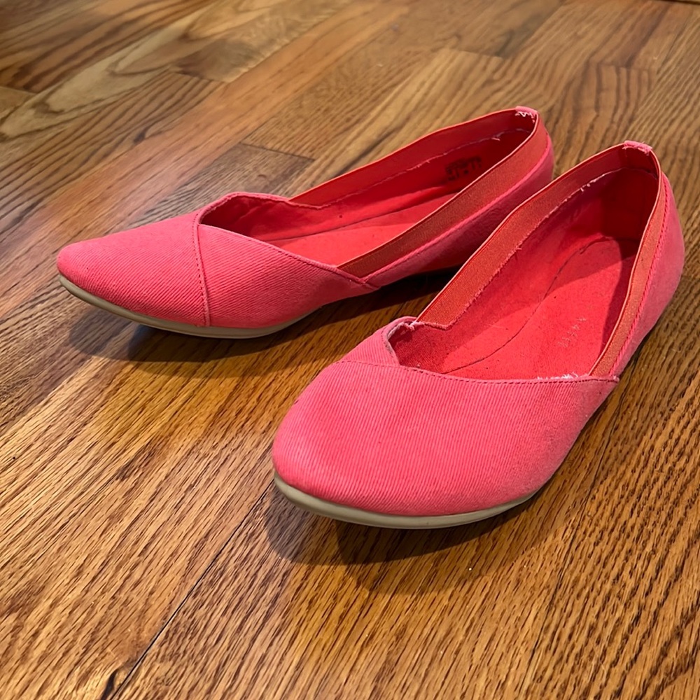 Kelly and Katie pink salmon flats